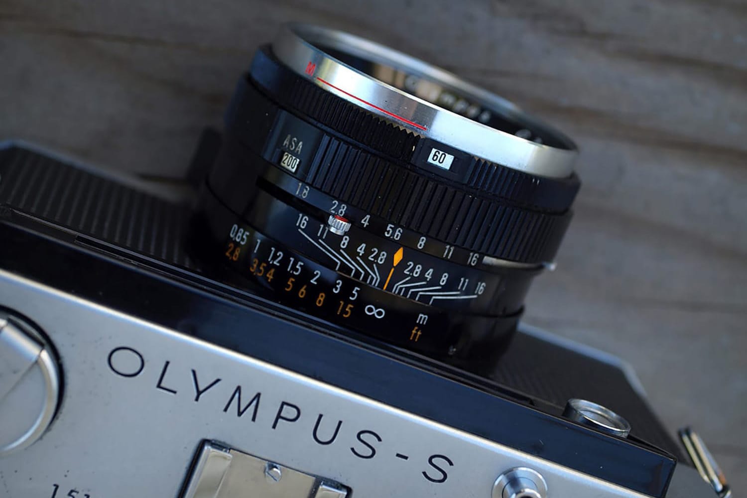 Understanding The Depth Of Field Scale On Manual Camera Lenses Contrastly