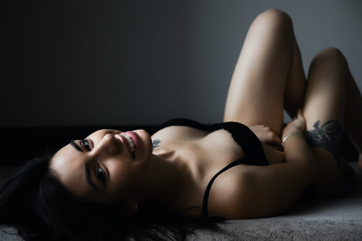 7 Tips For Capturing Gorgeous Boudoir Photos (And Making Your Client Feel Like a Million Bucks) Contrastly image